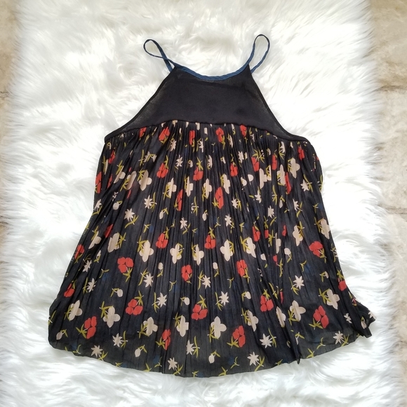 UO Cooperative Pleated Floral Swing Top Small - Picture 2 of 10